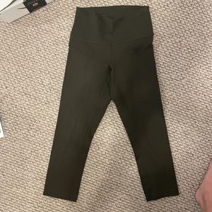 Size 6 lululemon cropped wunder under leggings